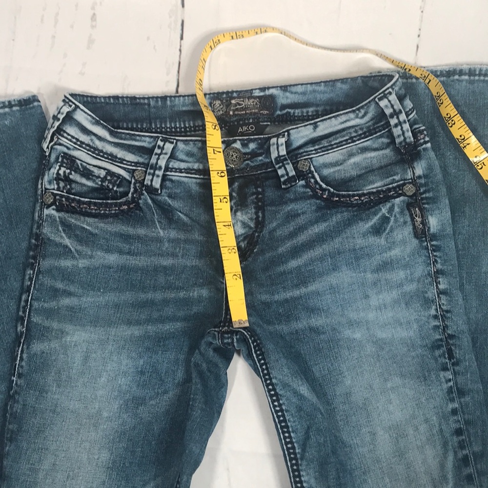 Silver Jeans aiko mid rise slim style
Size 26 Slim fit jeans medium wash denim - Picture 6 of 9